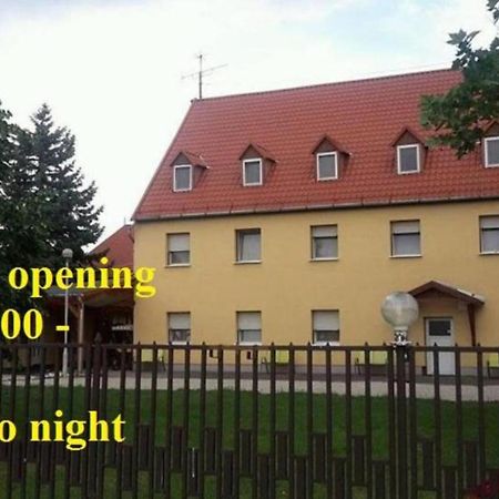 Bed and Breakfast Fenyo Panzio Mezőkövesd Exterior foto