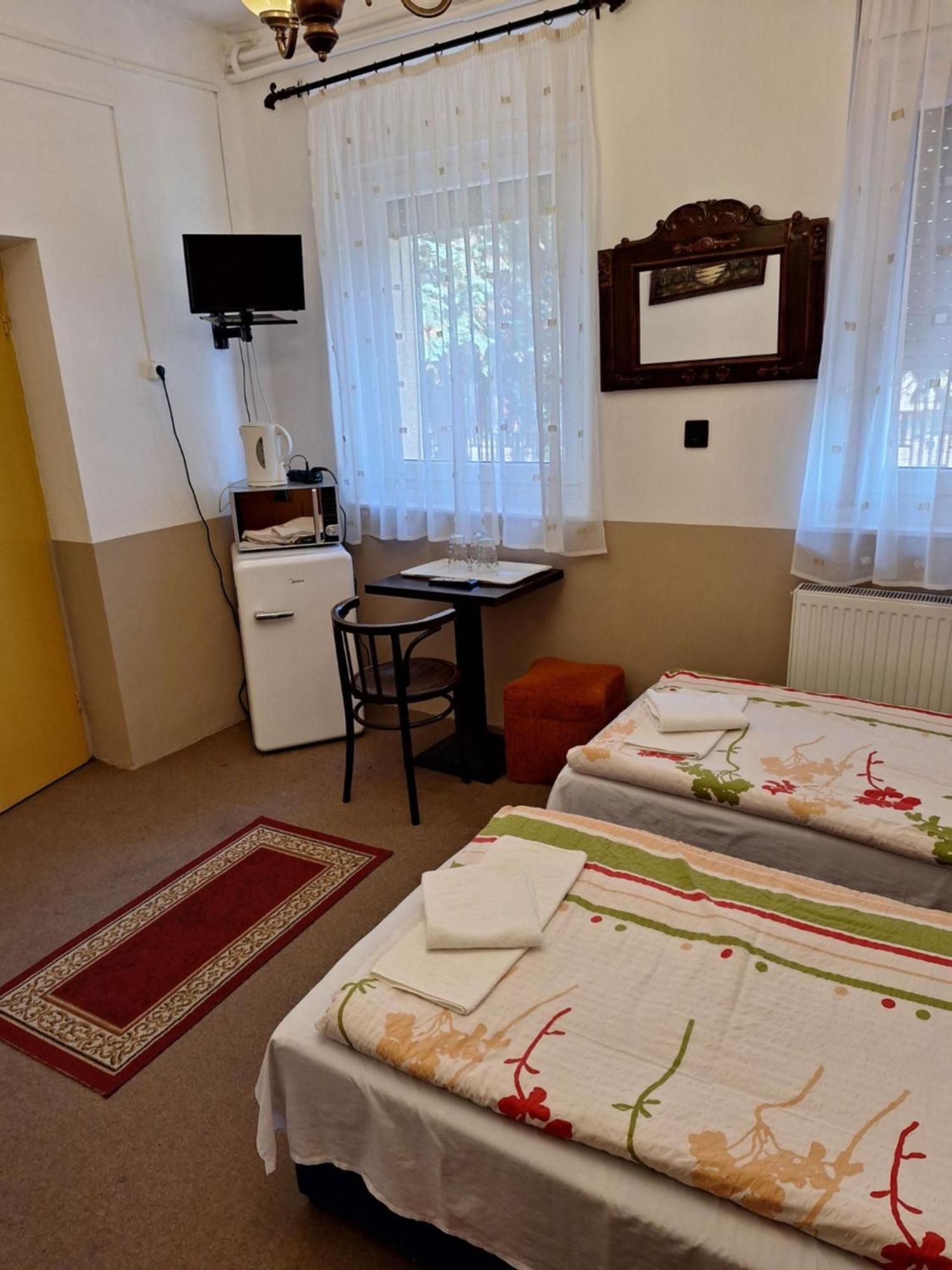 Bed and Breakfast Fenyo Panzio Mezőkövesd Exterior foto