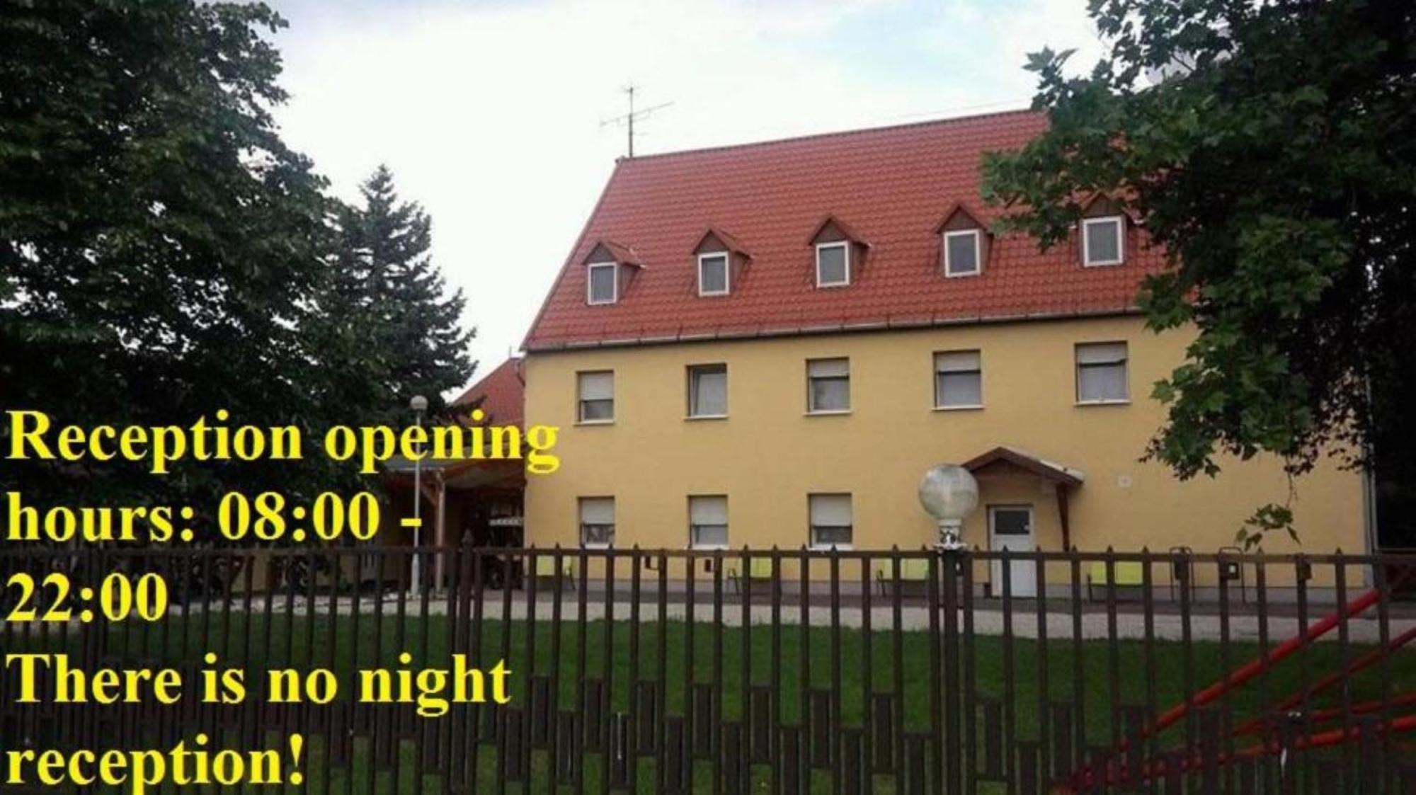 Bed and Breakfast Fenyo Panzio Mezőkövesd Exterior foto