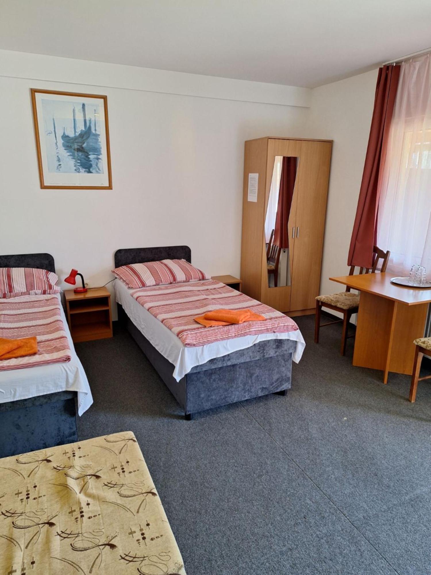 Bed and Breakfast Fenyo Panzio Mezőkövesd Exterior foto