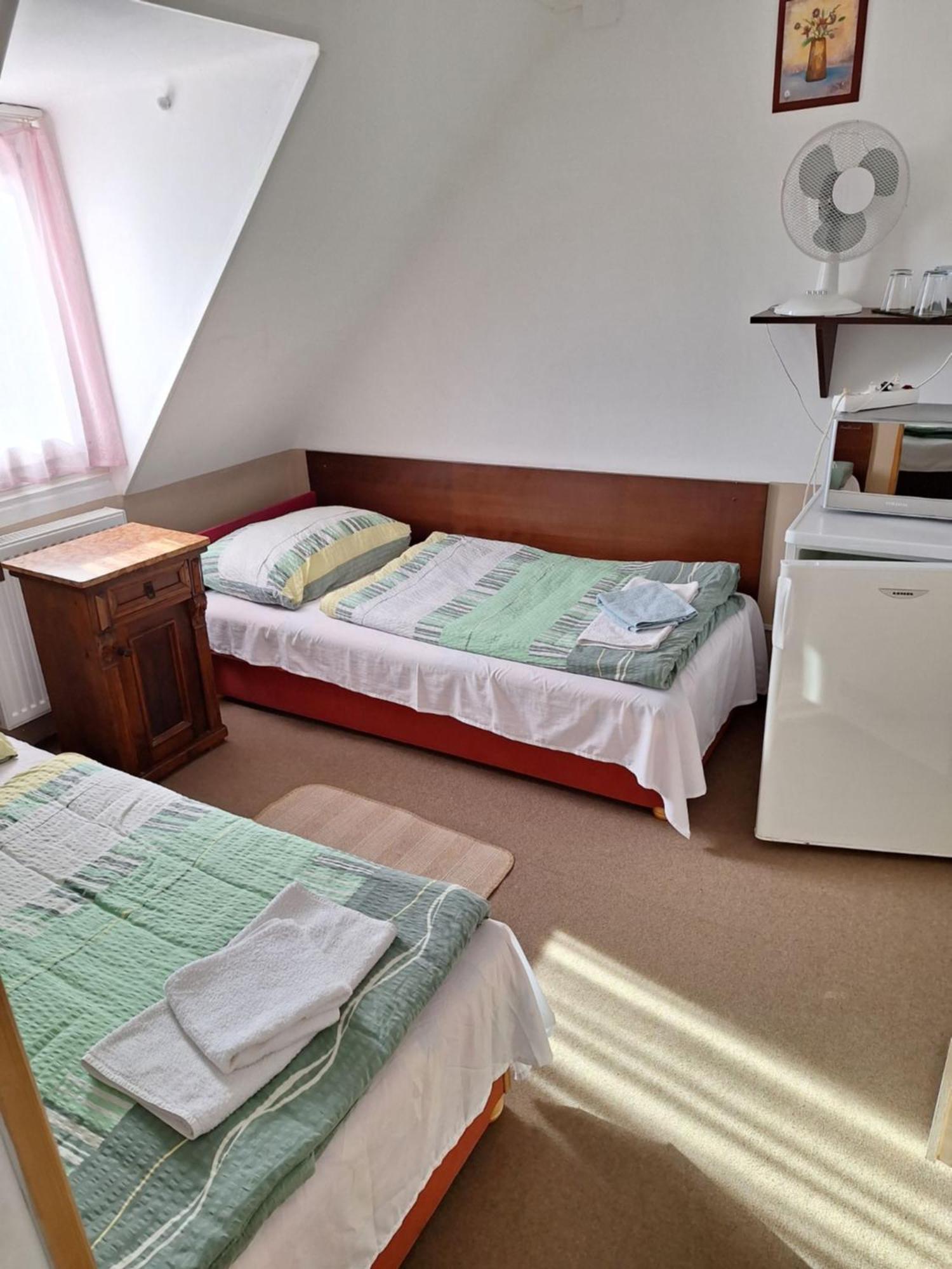 Bed and Breakfast Fenyo Panzio Mezőkövesd Exterior foto