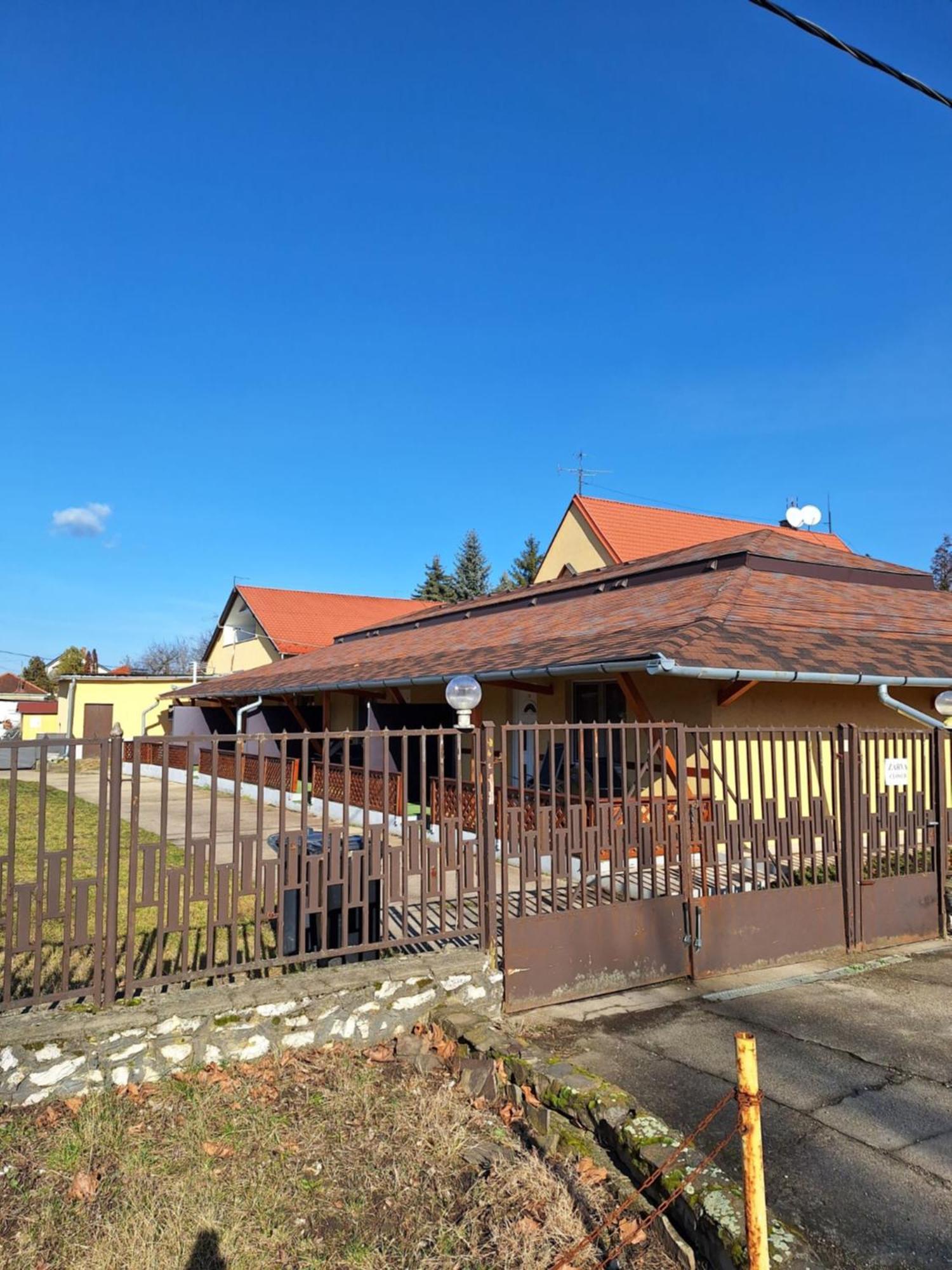 Bed and Breakfast Fenyo Panzio Mezőkövesd Exterior foto