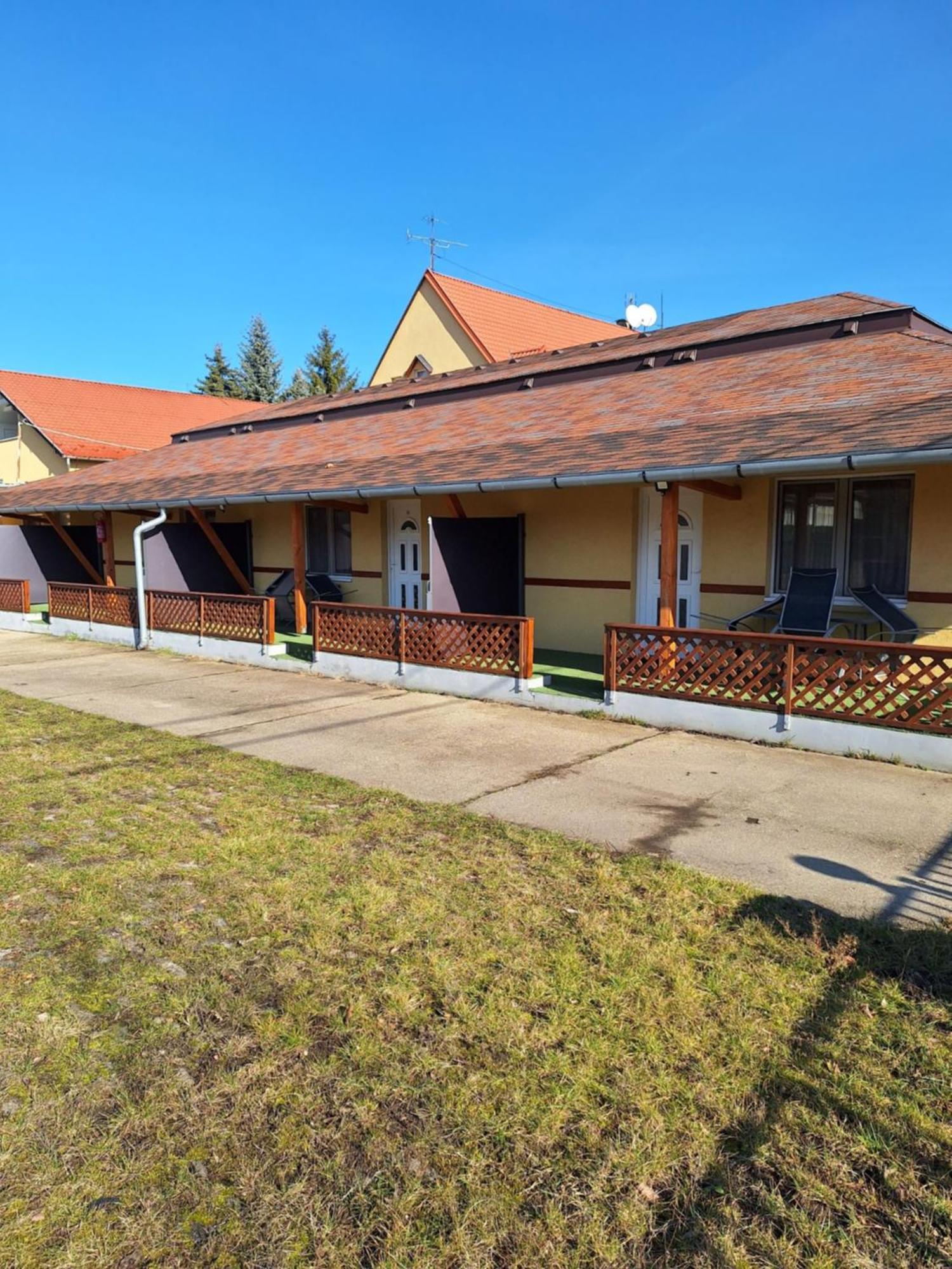 Bed and Breakfast Fenyo Panzio Mezőkövesd Exterior foto